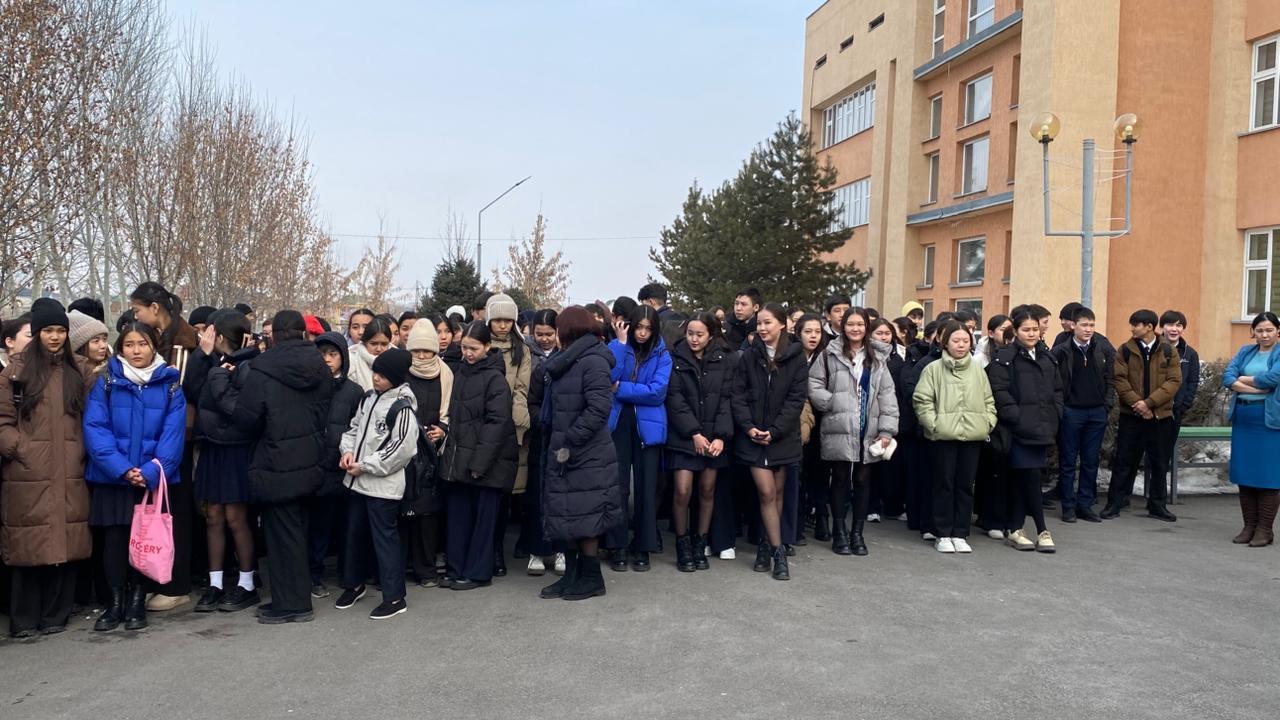 "Қызметкерлермен оқушыларды жер сілкінісі және өрт қауіпсіздігі кезіндегі жаттығу"